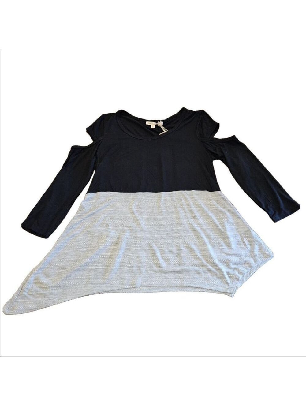 Women's NWT Hem & Thread Cold Shoulder Asymmetrical Top Size S Black and Gray